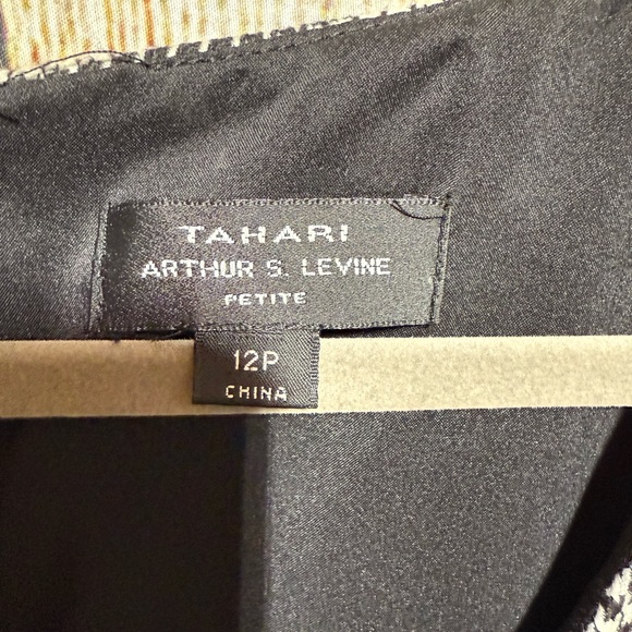 TAHARI Arthur S. Levine Elegant Black and White Houndstooth Dress, Size 12P - Picture 3 of 7